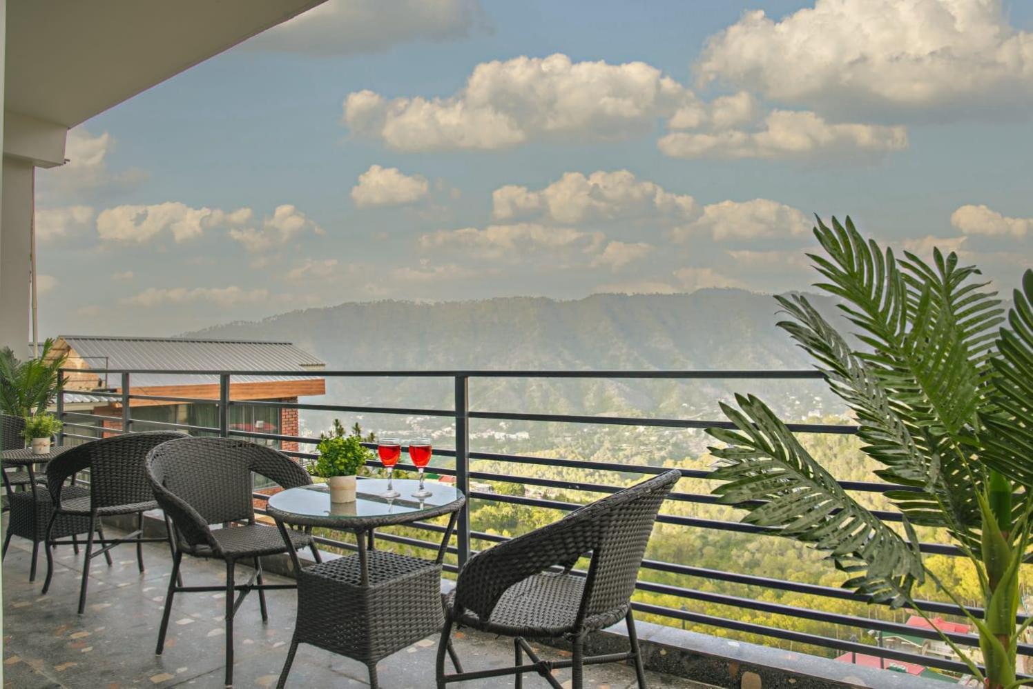 Ferienwohnung Host Jatin Mountain Crest Kasauli 7Oi827O7O3 Exterior foto