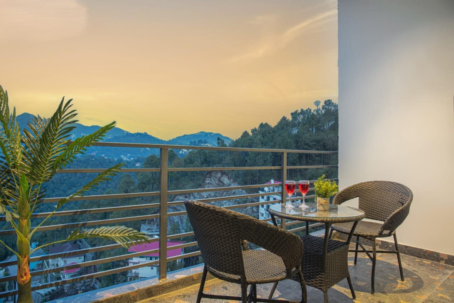 Ferienwohnung Host Jatin Mountain Crest Kasauli 7Oi827O7O3 Exterior foto
